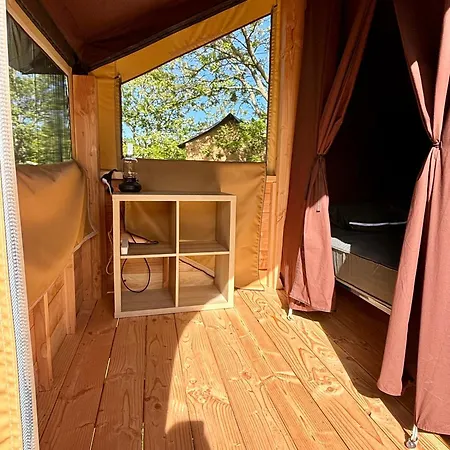 Onlycamp Pierre & Sources אתר קמפינג וולויק